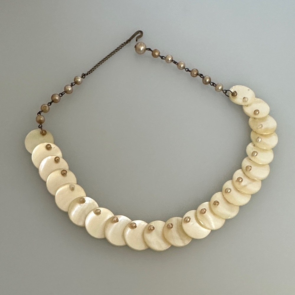 VINTAGE Shell Disk Statement Necklace - Picture 4 of 5